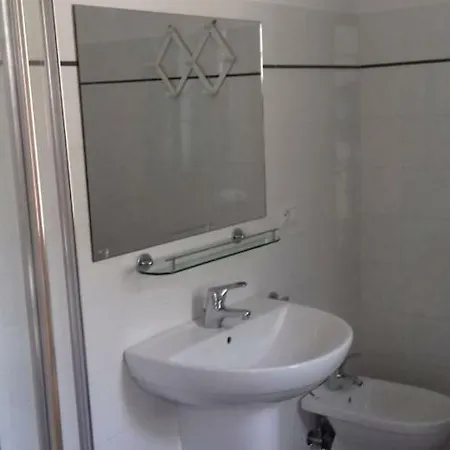 Agriturismo La Valletta * 圣特雷莎加卢拉
